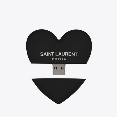 YSL サンローラン USB ドライブ - エレガンスとデジタル革新が出会う場所